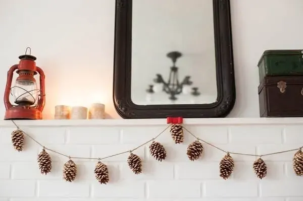 pine-cone-garland